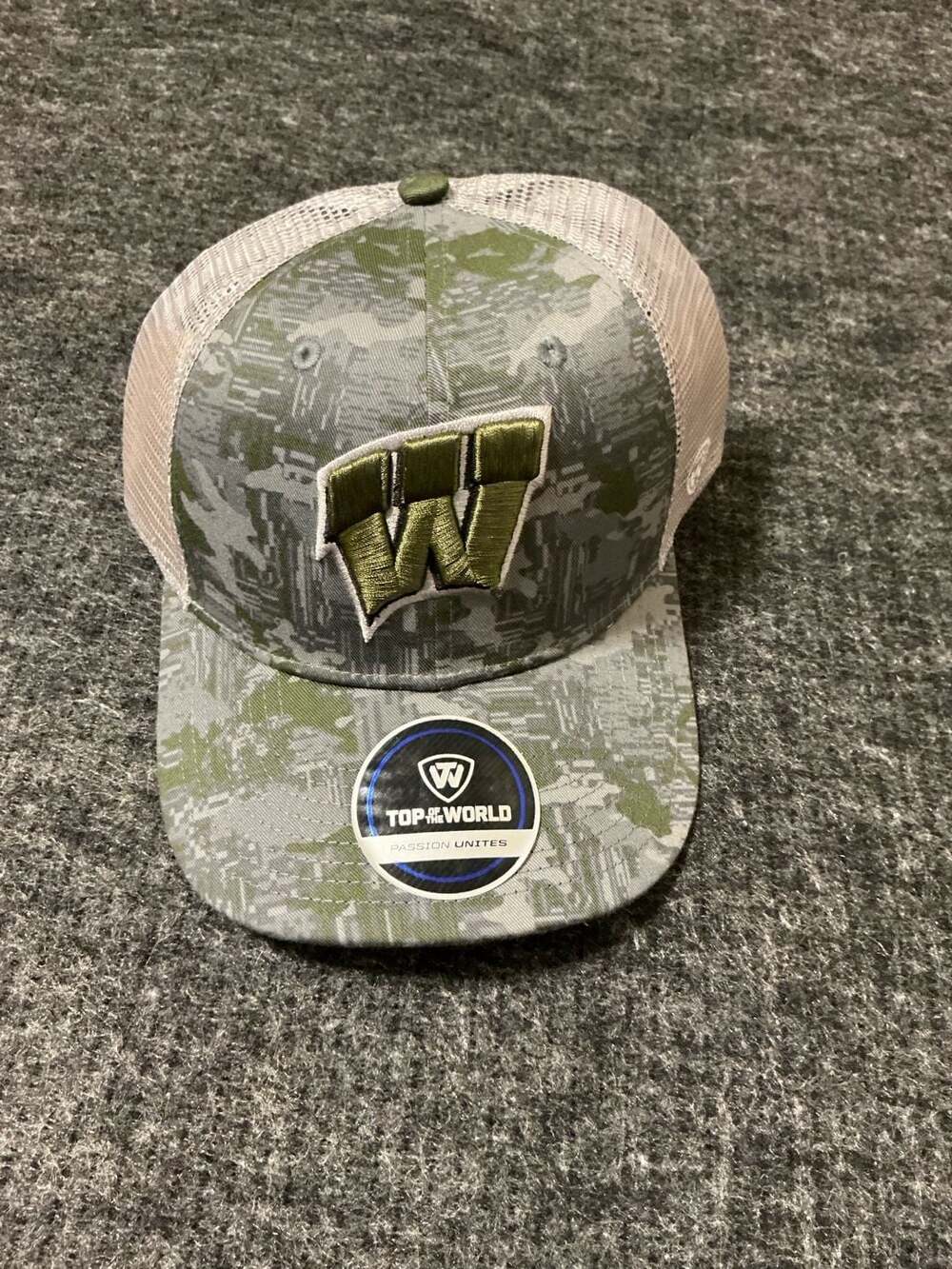 Top Of The World Wisconsin Badgers Snapback Hat Mens Gray Camo OHT
